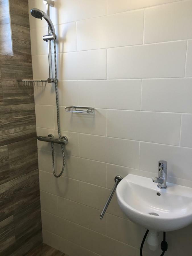 Gasselte Tofino, Een Comfortabel Vakantiehuis Naast Een Bos En Zwemmeerヴィラ エクステリア 写真